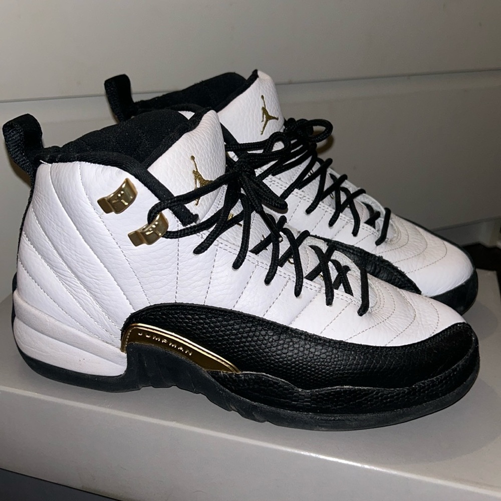 Jordan 12 - Retro Taxi ‘Royalty’ (youth)